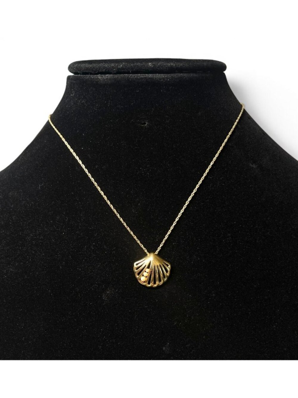 1960s Trifari Gold-Tone Shell Pendant Necklace W/ Faux Pearls 16"L